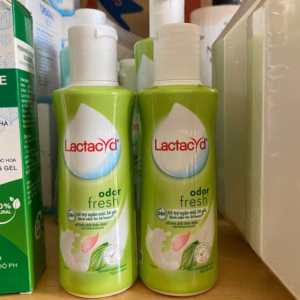 Dung Dịch Vệ Sinh Phụ Nữ Lactacyd Lá Trầu Không Và Nước Hoa Hồng Chai 150Ml L050 - Lady'S Passion