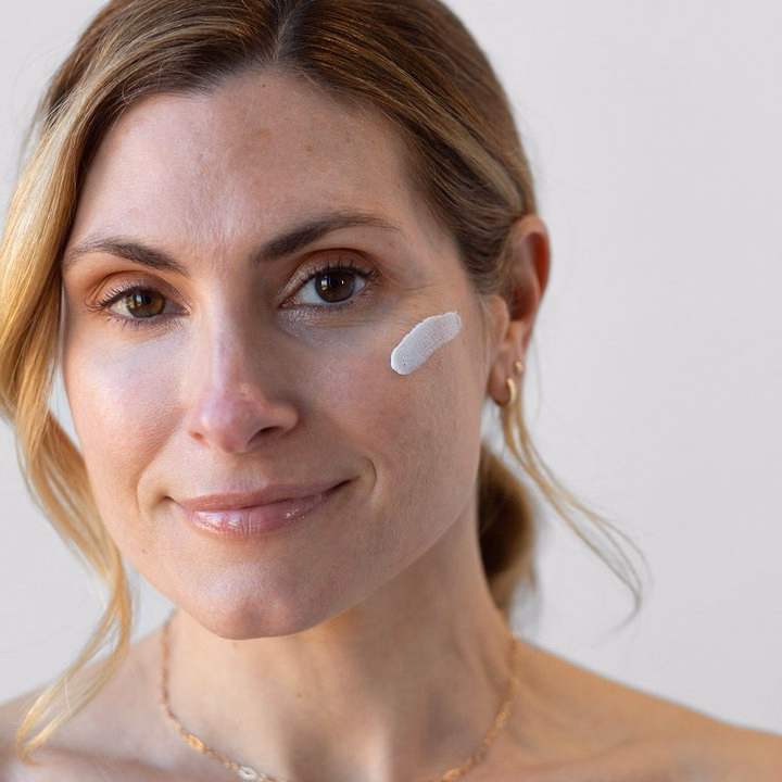 Kem Chống Nắng Khoáng Chất Dưỡng Ẩm Không Màu Spf40 50G Tizo Photoceutical Skincare - Ảnh 6