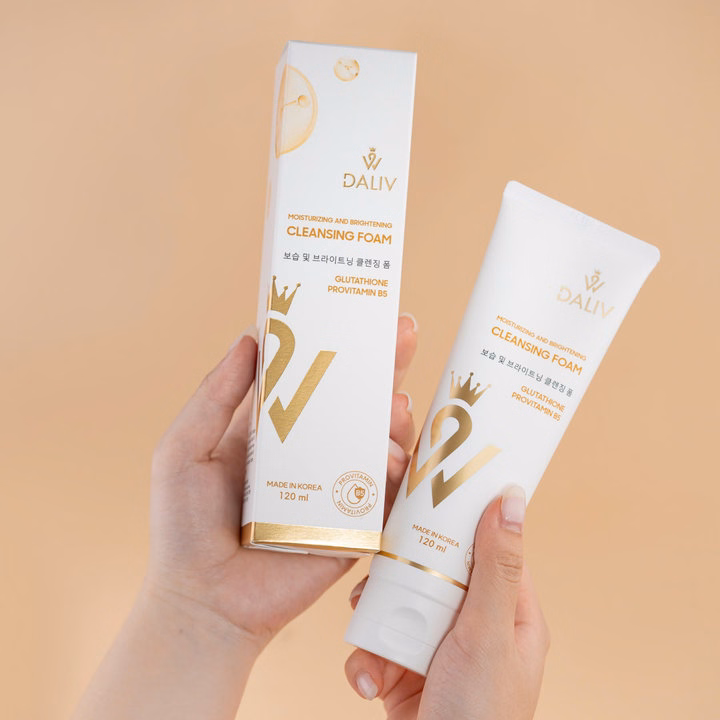 Một Hộp Sữa Rửa Mặt Dưỡng Ẩm, Làm Sáng Da 120Ml Daliv