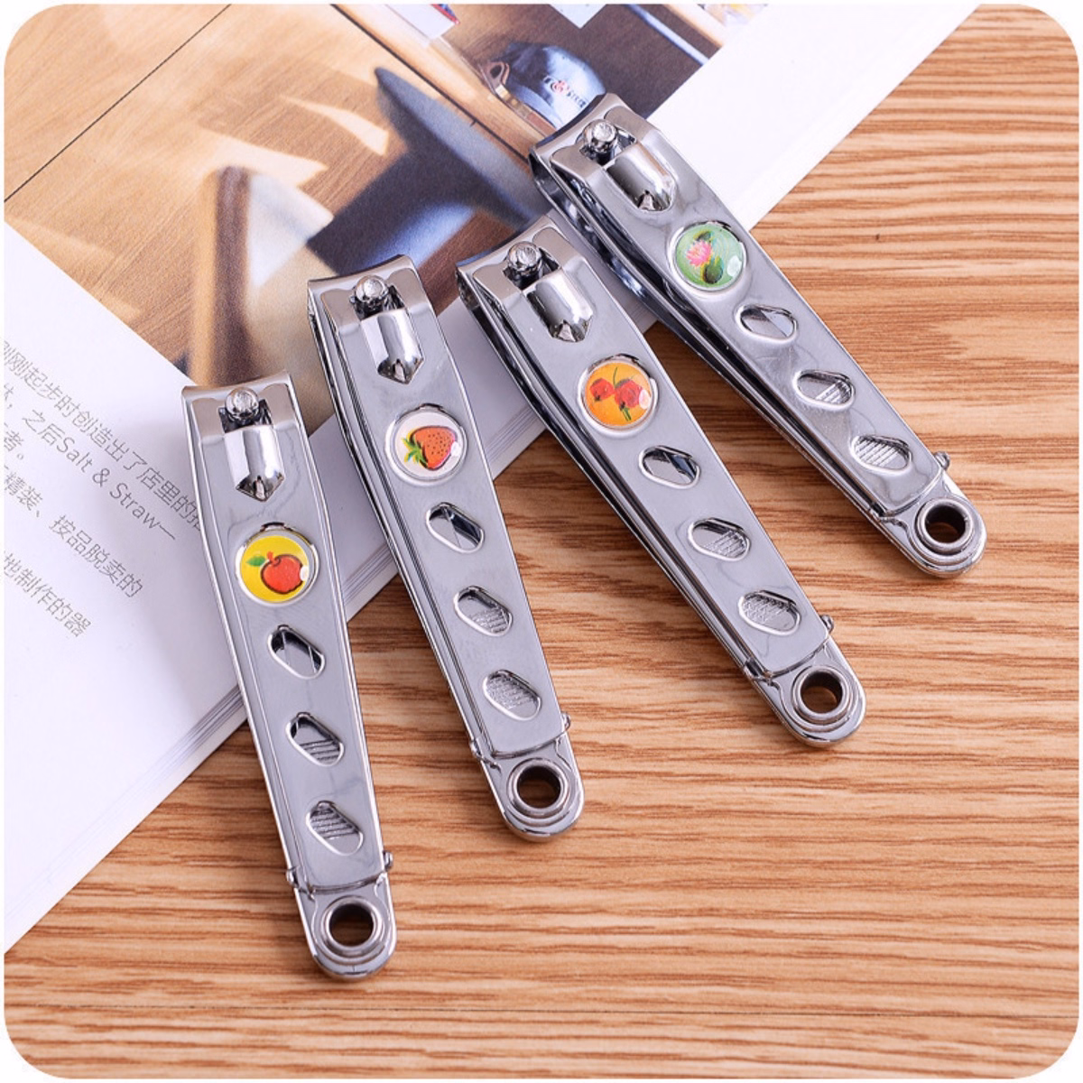 Dụng Cụ Bấm Móng Tay 3In1 Kèm Cây Lấy Ráy Tai Và Dũa Móng Bằng Thép Không Gỉ Bền Đẹp, Có Khoen Treo Chìa Khóa Tiện Ích - Dmastore - Ảnh 2