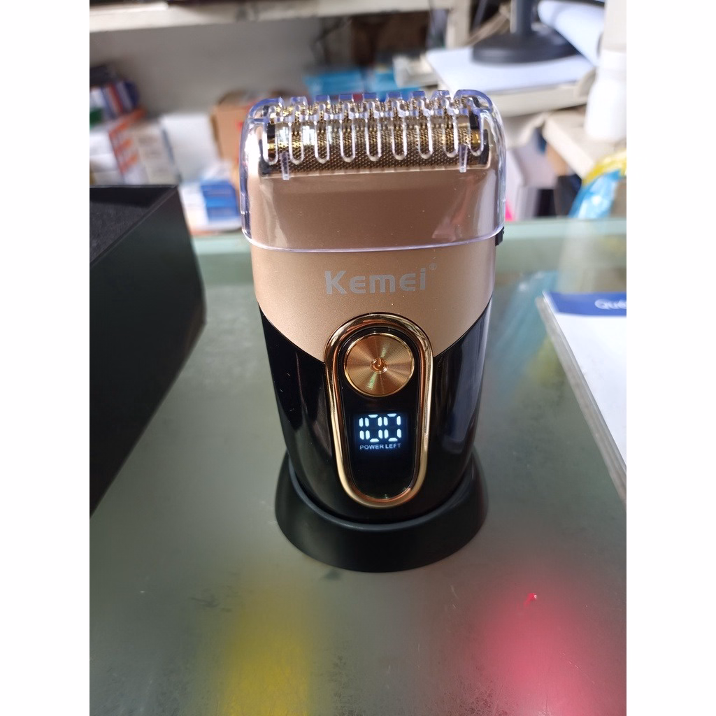 Máy Cạo Râu Khô 3 Lưỡi Kèm Giá Đỡ Kemei Km 3209 Cao Cấp Trong Các Dòng Máy Cạo Râu Gd094 - Lady'S Passion - Ảnh 9