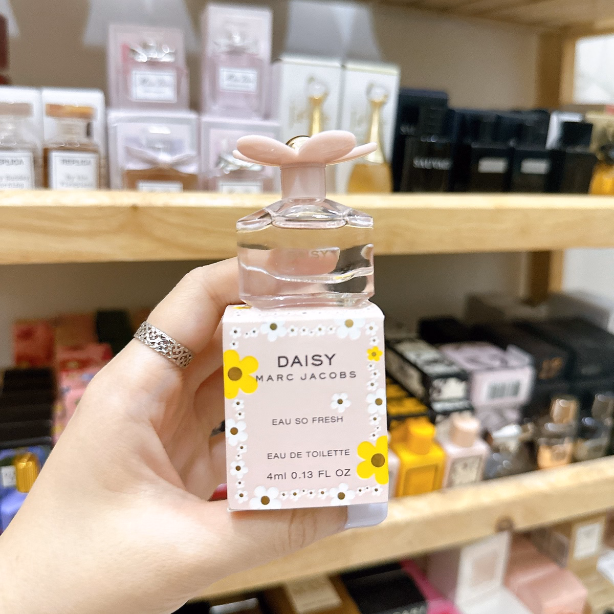 Nước Hoa Mini Marc Jacobs Daisy Eau So Fresh Edt 4Ml- Noem