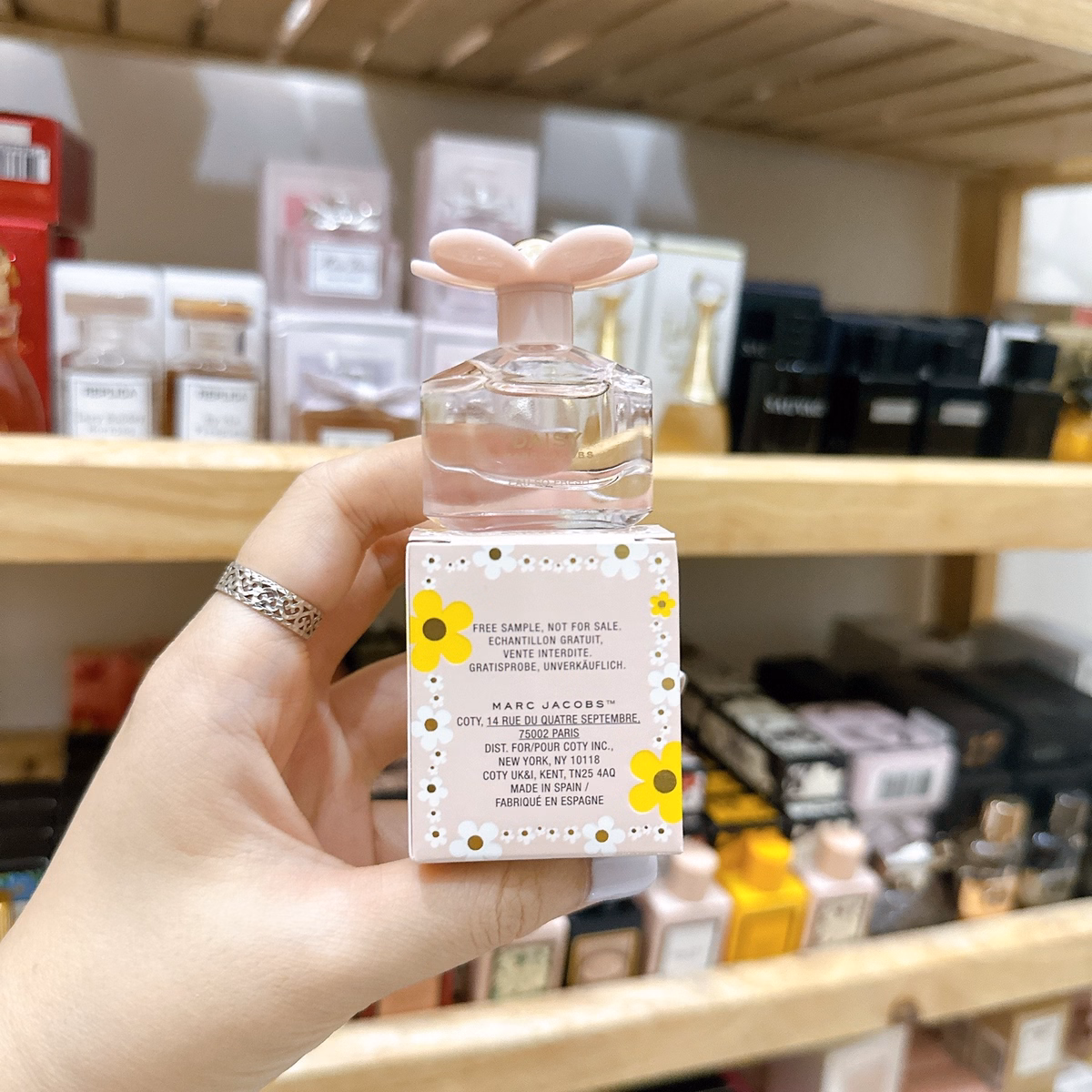 Nước Hoa Mini Marc Jacobs Daisy Eau So Fresh Edt 4Ml- Noem - Ảnh 2