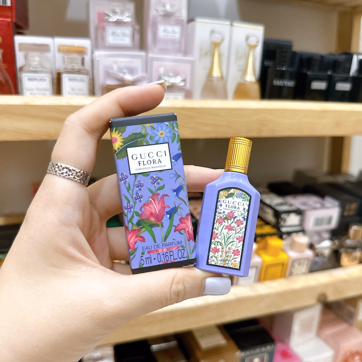 Nước Hoa Mini Gucci Flora Gorgeous Magnolia Edp 5Ml New 2023 - Noem